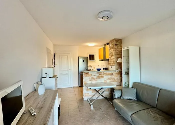 Avec Piscine Apartment