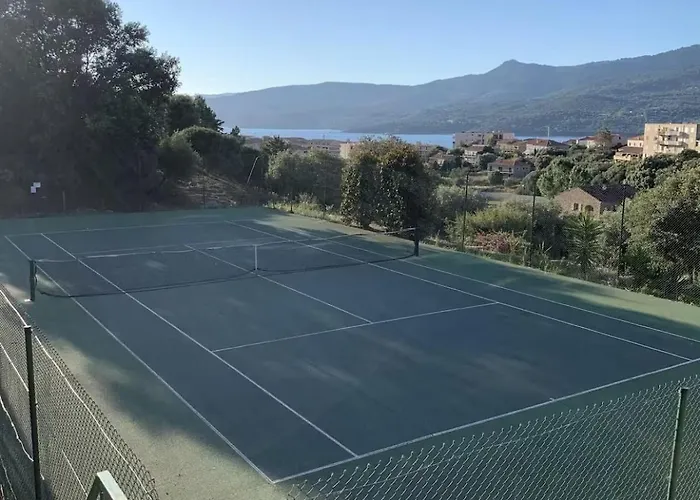 Avec Piscine 公寓 *